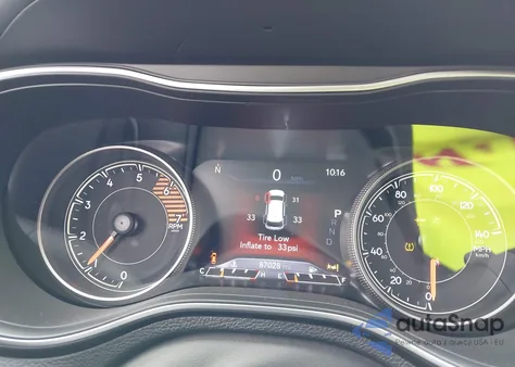 2019 Jeep Cherokee Overland 4X4 z USA, uszkodzony, nr VIN 1C4PJMJN7KD117244